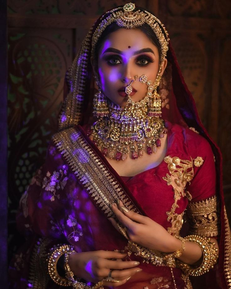Bride wearing a Kanak kundan-polki bridal set